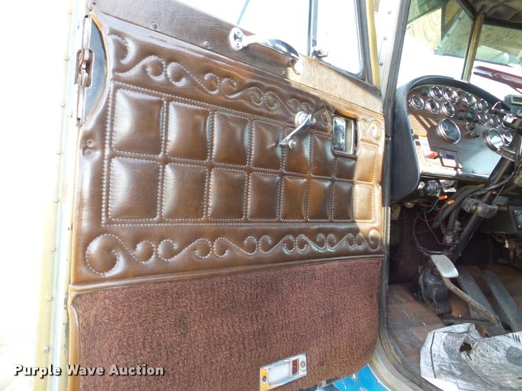 image for item DA7319 1978 Peterbilt 359M19 semi truck