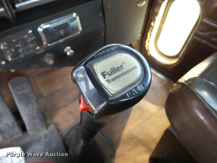 image for item DA7319 1978 Peterbilt 359M19 semi truck