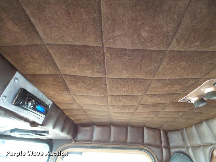 image for item DA7319 1978 Peterbilt 359M19 semi truck