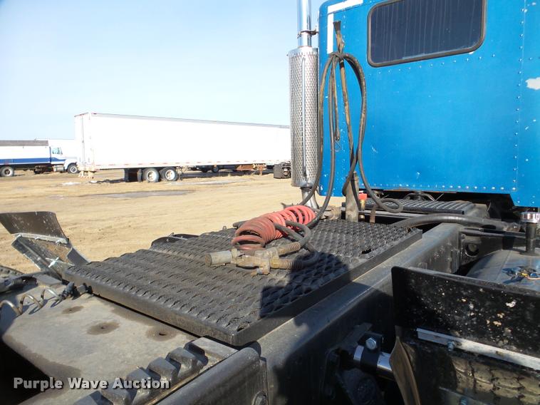 image for item DA7319 1978 Peterbilt 359M19 semi truck