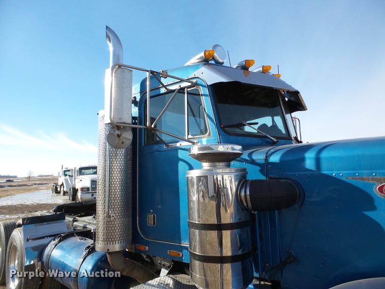 image for item DA7319 1978 Peterbilt 359M19 semi truck