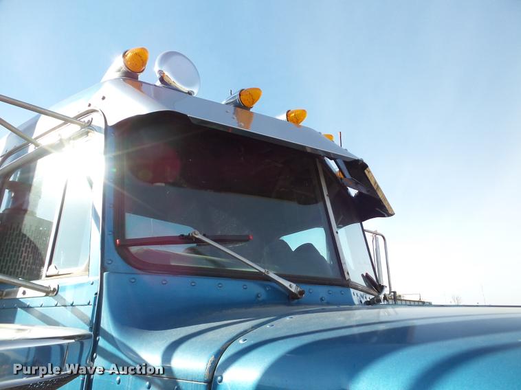 image for item DA7319 1978 Peterbilt 359M19 semi truck