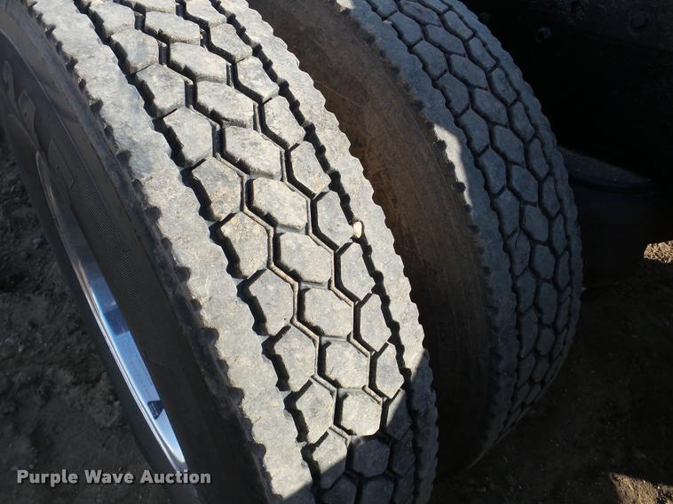 image for item DA7319 1978 Peterbilt 359M19 semi truck