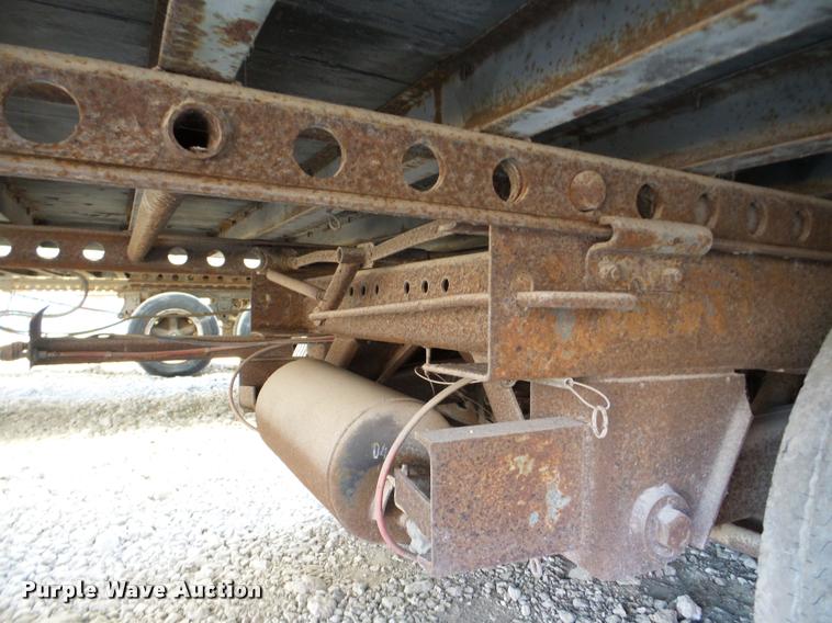 image for item DA7356 1994 Stoughton dry van trailer