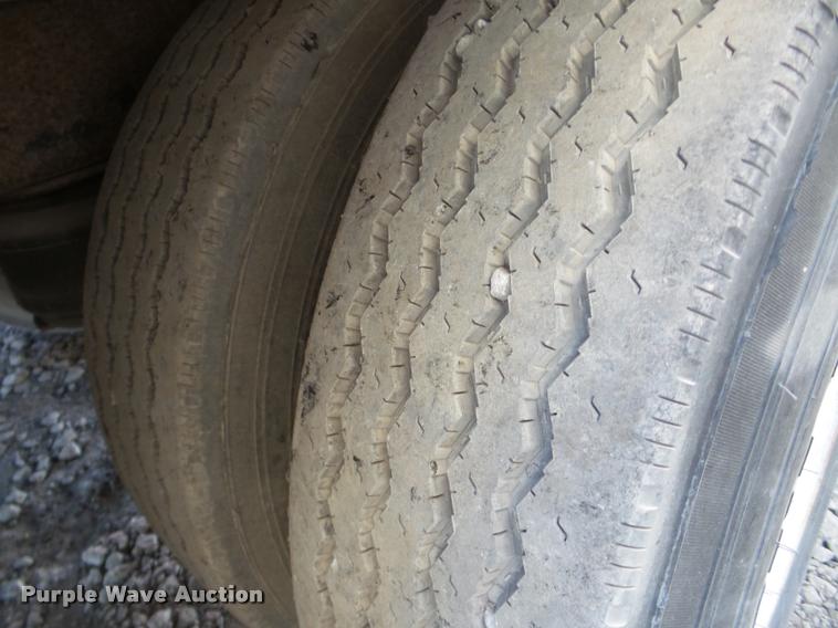 image for item DA7356 1994 Stoughton dry van trailer