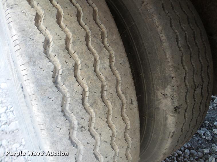 image for item DA7356 1994 Stoughton dry van trailer