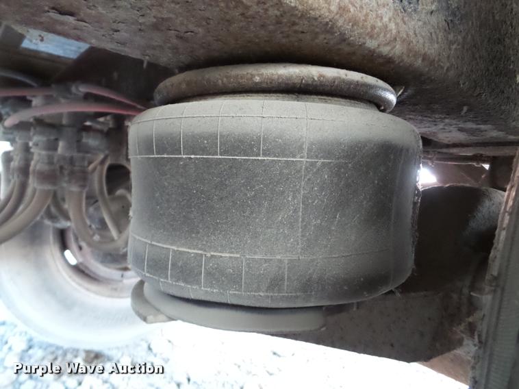 image for item DA7356 1994 Stoughton dry van trailer