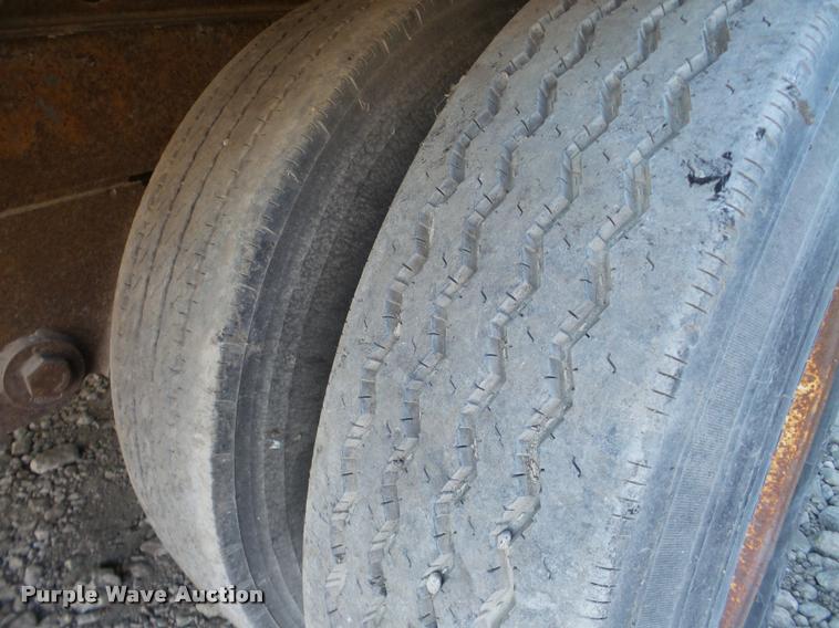 image for item DA7356 1994 Stoughton dry van trailer