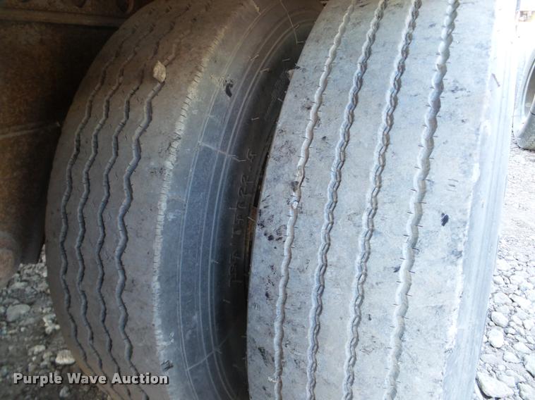 image for item DA7356 1994 Stoughton dry van trailer