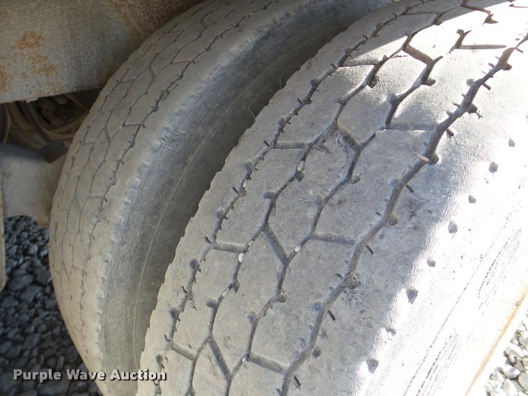 image for item DA7357 1995 Monon dry van trailer