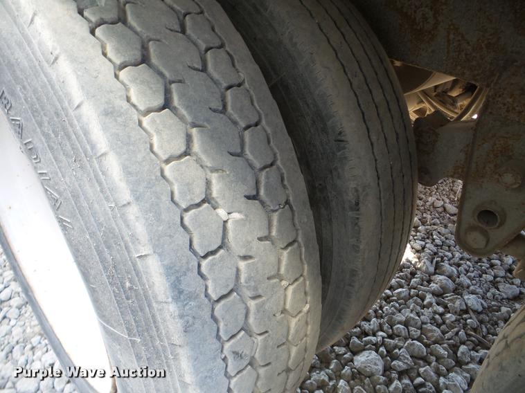 image for item DA7357 1995 Monon dry van trailer