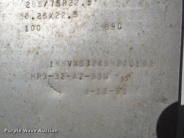 image for item DA7357 1995 Monon dry van trailer