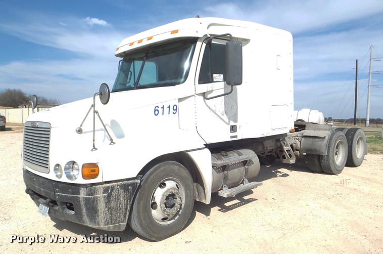 image for item DA7673 2003 Freightliner Century ST120 semi truck