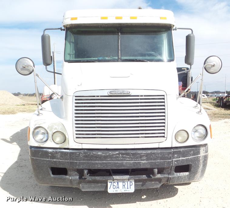 image for item DA7673 2003 Freightliner Century ST120 semi truck