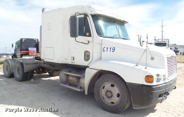 image for item DA7673 2003 Freightliner Century ST120 semi truck