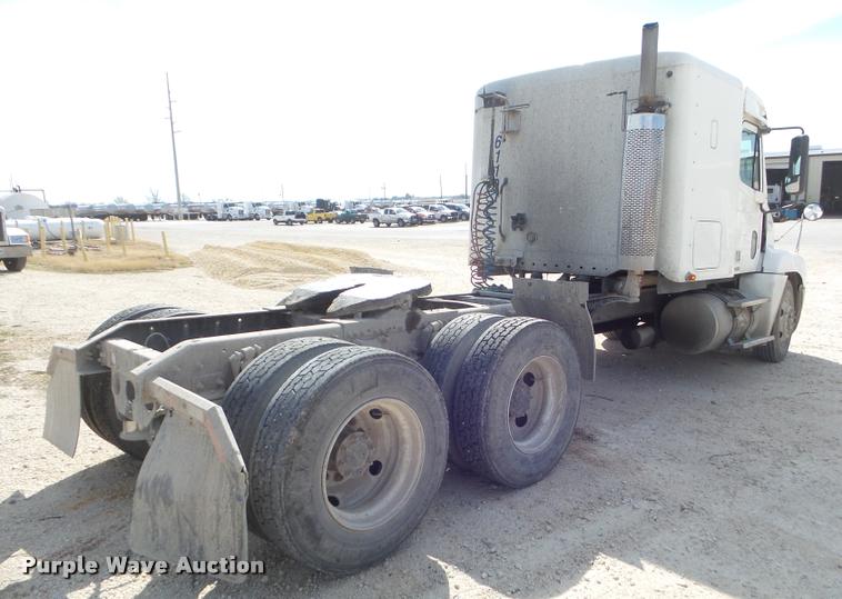 image for item DA7673 2003 Freightliner Century ST120 semi truck