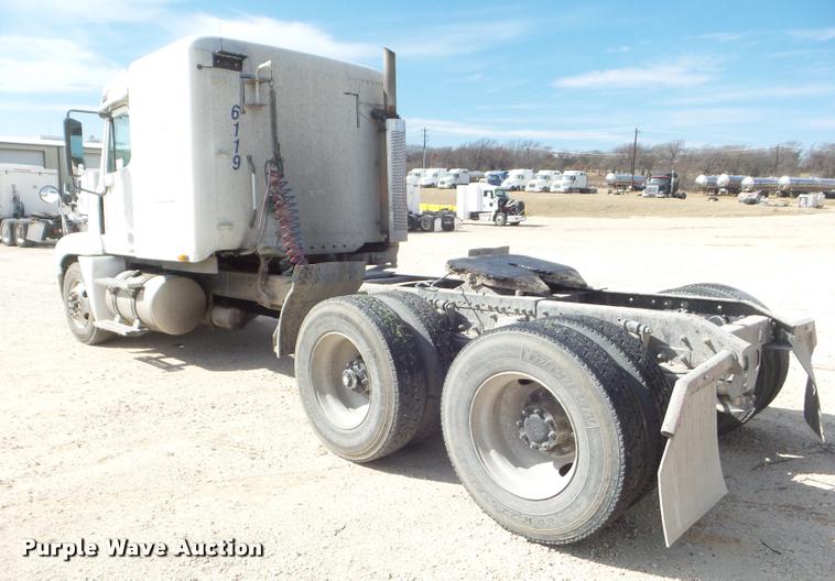 image for item DA7673 2003 Freightliner Century ST120 semi truck