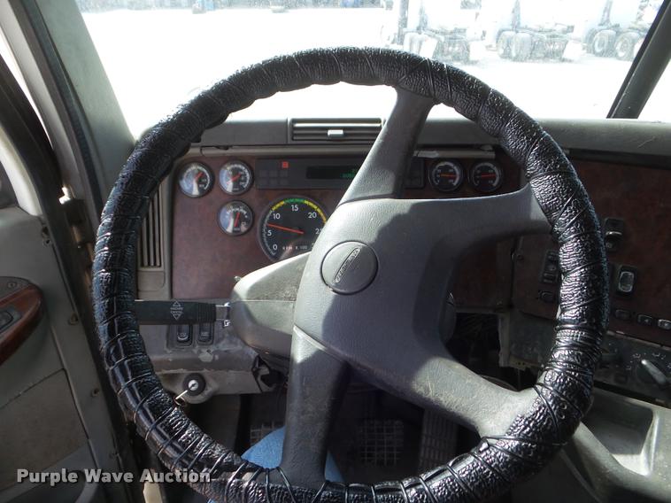 image for item DA7673 2003 Freightliner Century ST120 semi truck