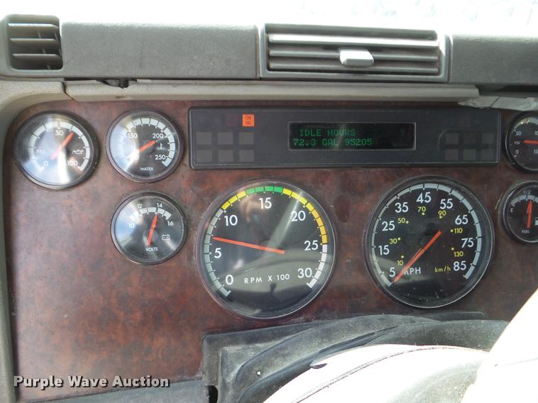 image for item DA7673 2003 Freightliner Century ST120 semi truck