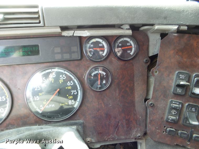 image for item DA7673 2003 Freightliner Century ST120 semi truck