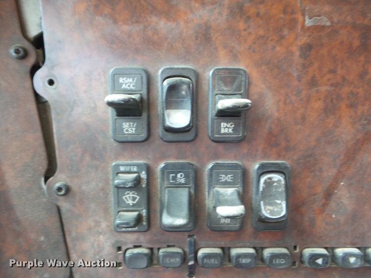 image for item DA7673 2003 Freightliner Century ST120 semi truck