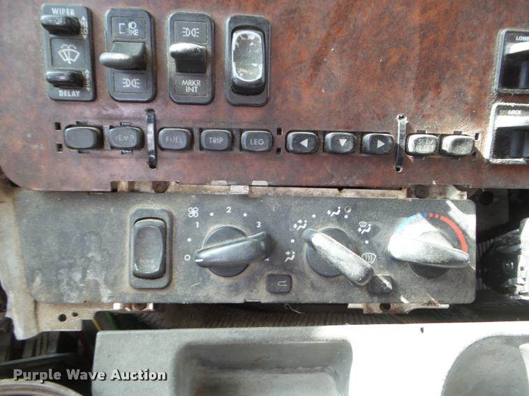 image for item DA7673 2003 Freightliner Century ST120 semi truck