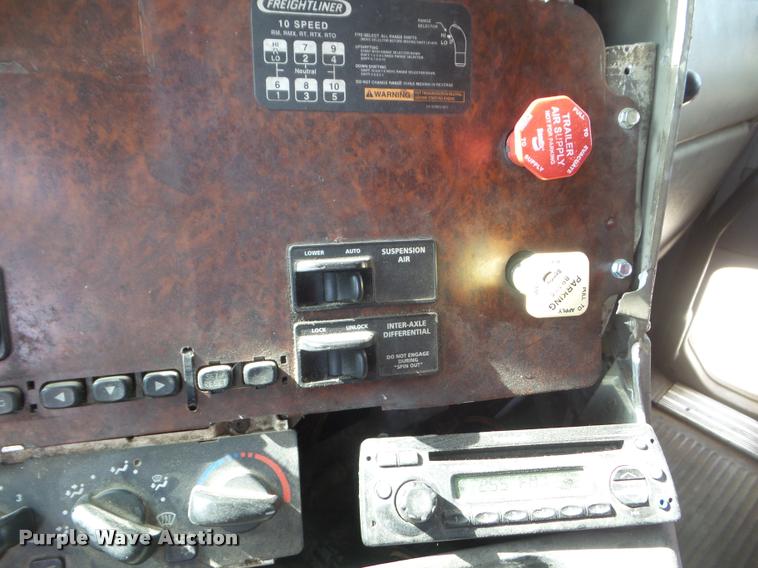 image for item DA7673 2003 Freightliner Century ST120 semi truck