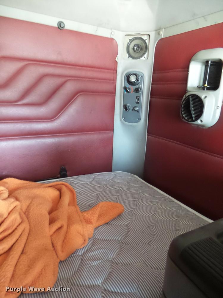 image for item DA7673 2003 Freightliner Century ST120 semi truck