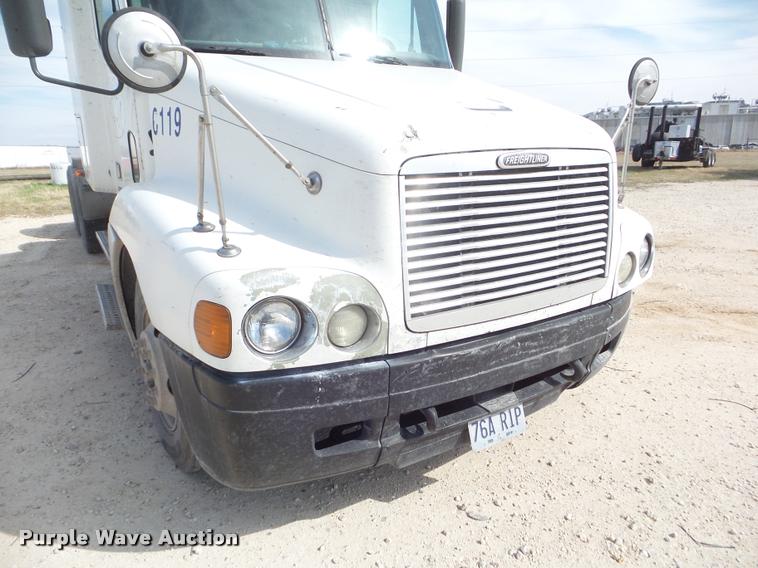 image for item DA7673 2003 Freightliner Century ST120 semi truck
