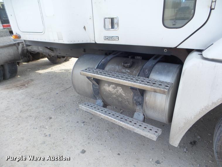 image for item DA7673 2003 Freightliner Century ST120 semi truck