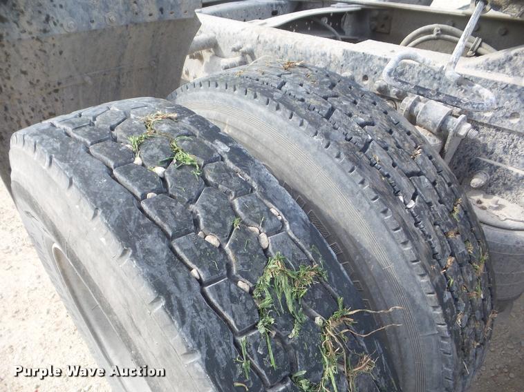 image for item DA7673 2003 Freightliner Century ST120 semi truck