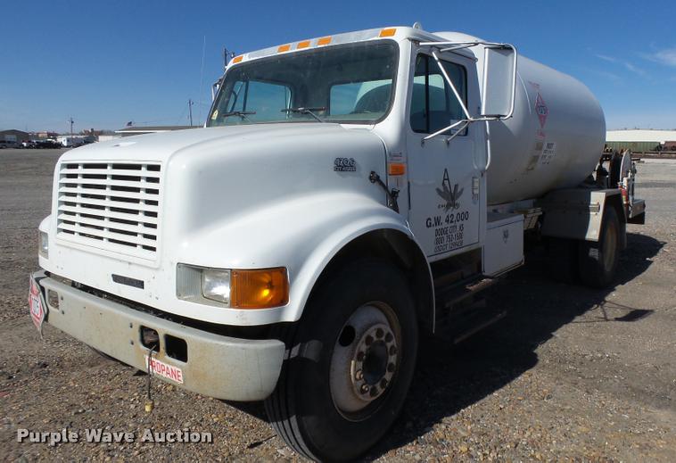 image for item DB1887 2001 International 4700 propane fuel truck