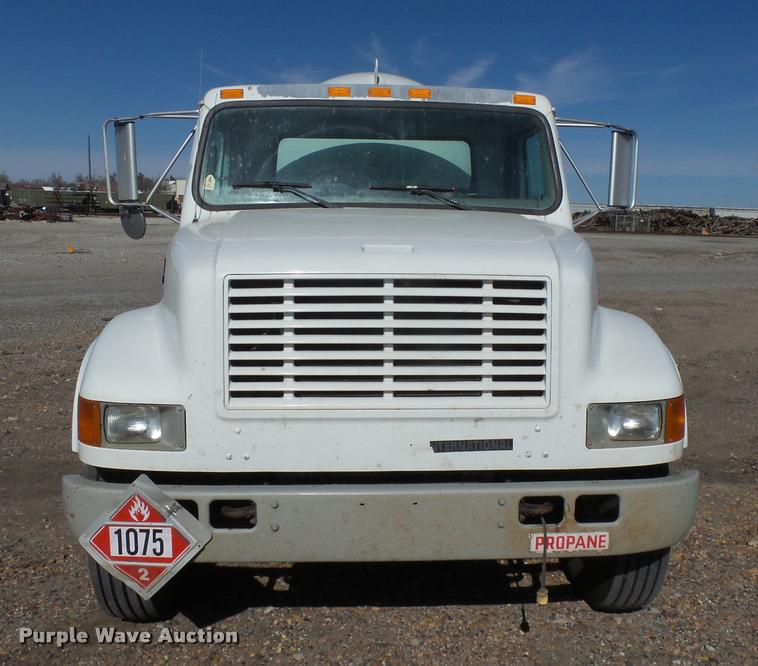 image for item DB1887 2001 International 4700 propane fuel truck