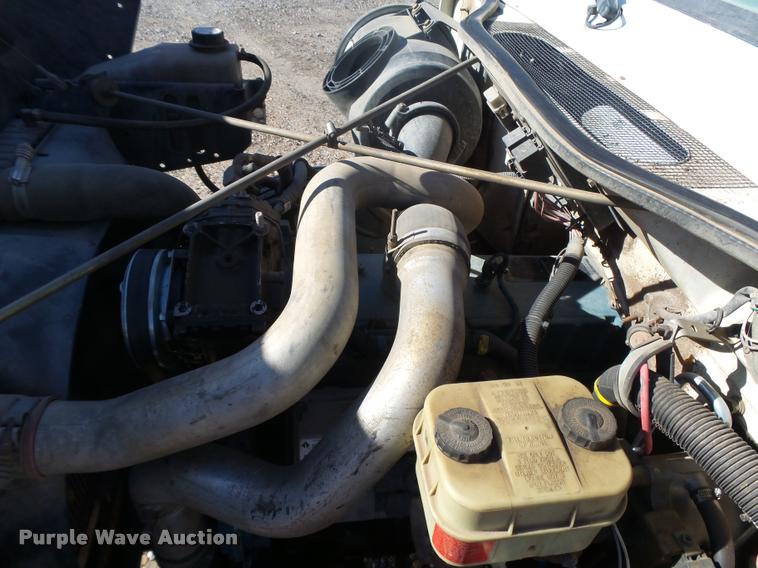 image for item DB1887 2001 International 4700 propane fuel truck