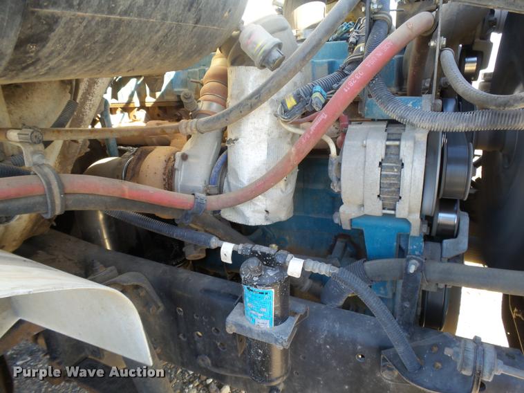 image for item DB1887 2001 International 4700 propane fuel truck
