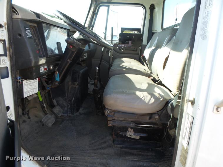 image for item DB1887 2001 International 4700 propane fuel truck