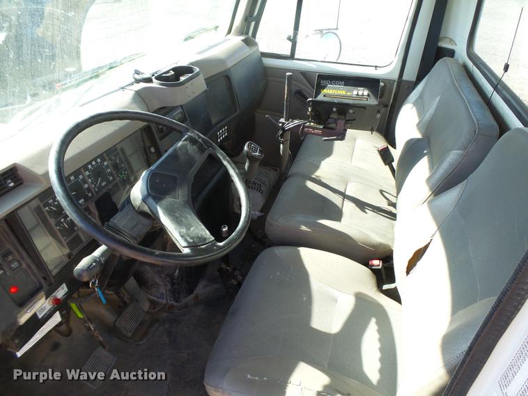 image for item DB1887 2001 International 4700 propane fuel truck