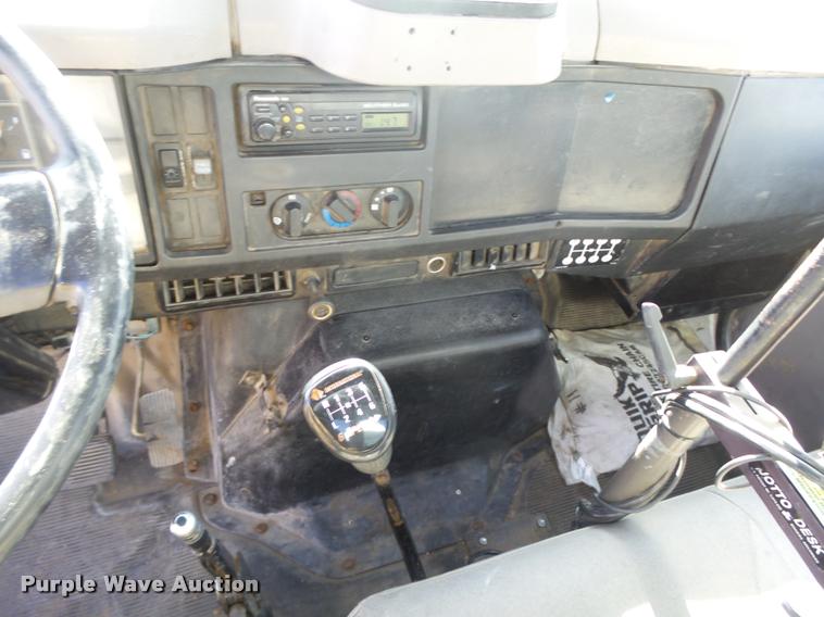 image for item DB1887 2001 International 4700 propane fuel truck