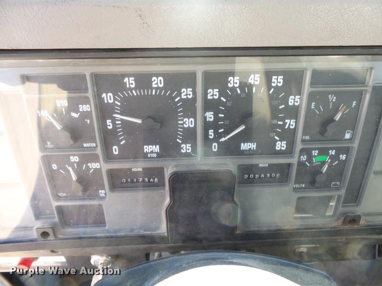 image for item DB1887 2001 International 4700 propane fuel truck