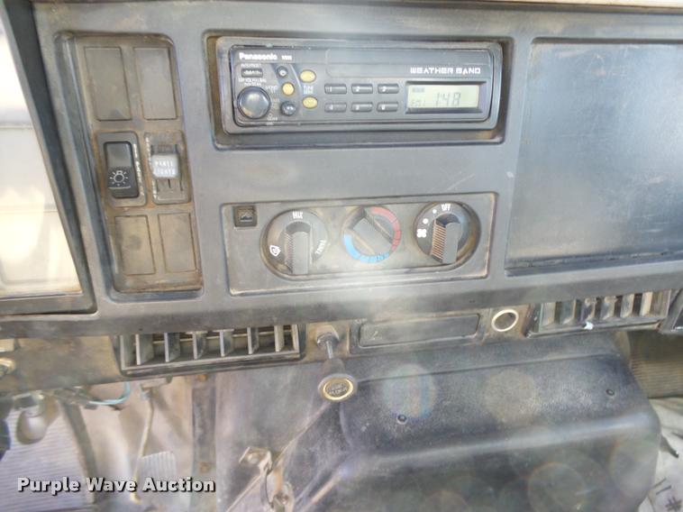 image for item DB1887 2001 International 4700 propane fuel truck