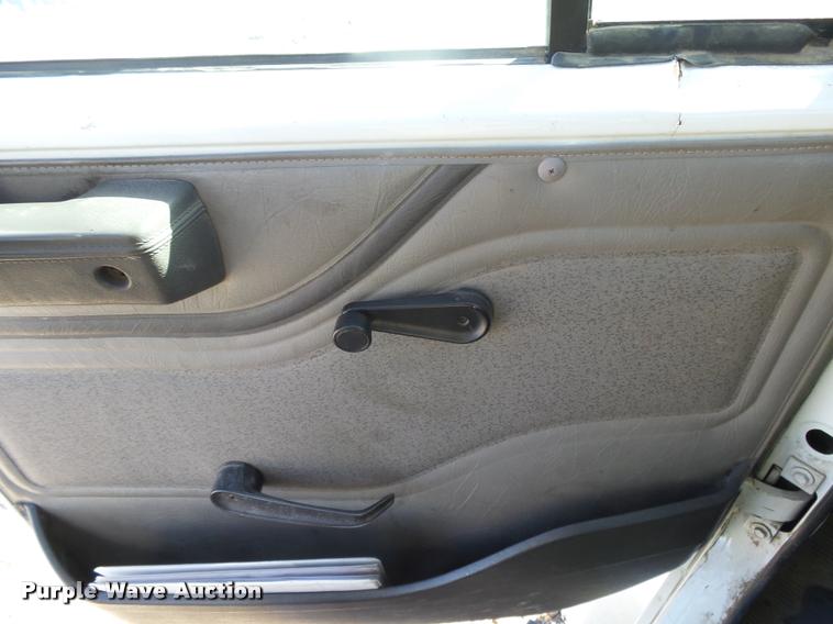 image for item DB1887 2001 International 4700 propane fuel truck