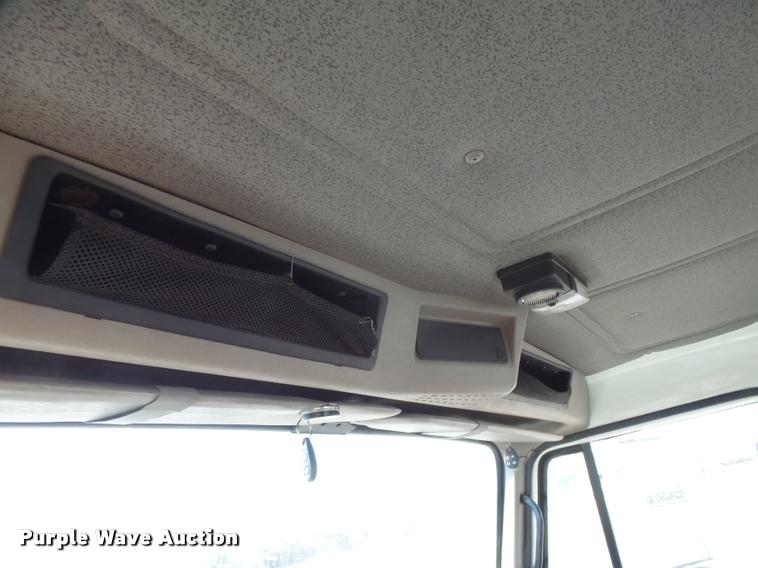 image for item DB1887 2001 International 4700 propane fuel truck