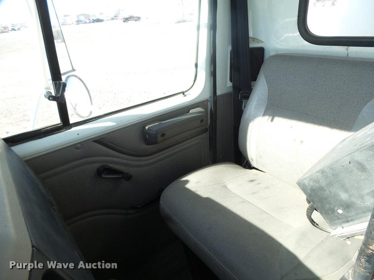 image for item DB1887 2001 International 4700 propane fuel truck