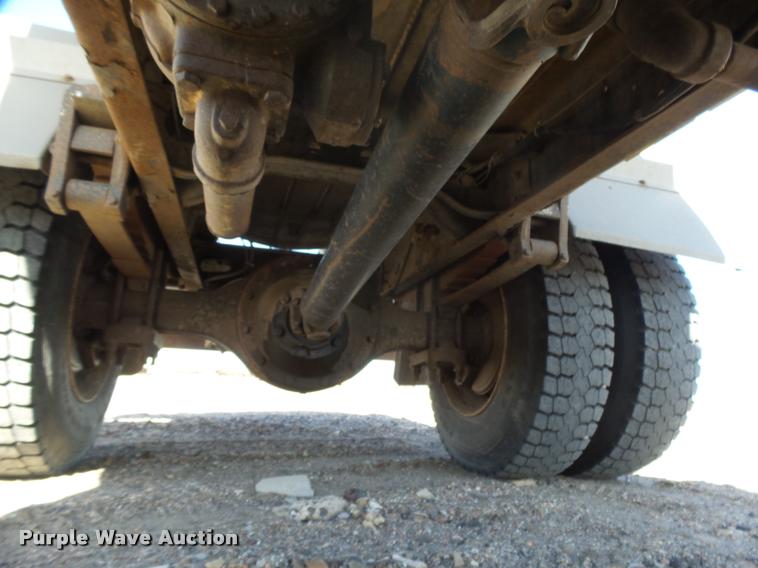 image for item DB1887 2001 International 4700 propane fuel truck