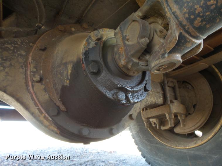 image for item DB1887 2001 International 4700 propane fuel truck