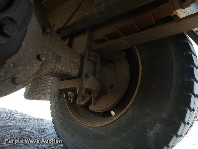 image for item DB1887 2001 International 4700 propane fuel truck