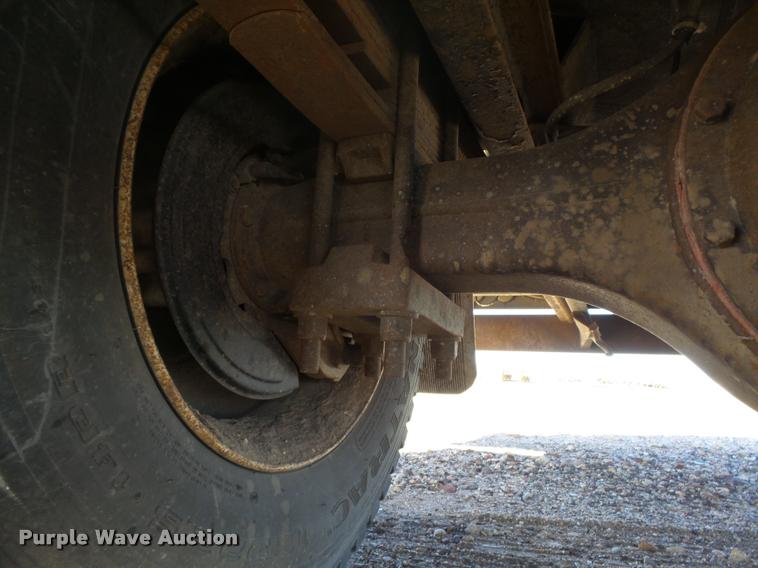 image for item DB1887 2001 International 4700 propane fuel truck