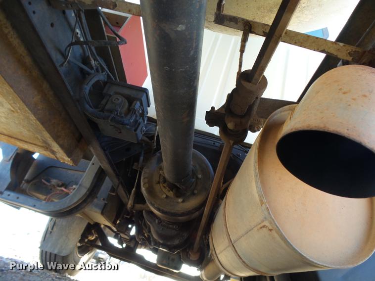 image for item DB1887 2001 International 4700 propane fuel truck