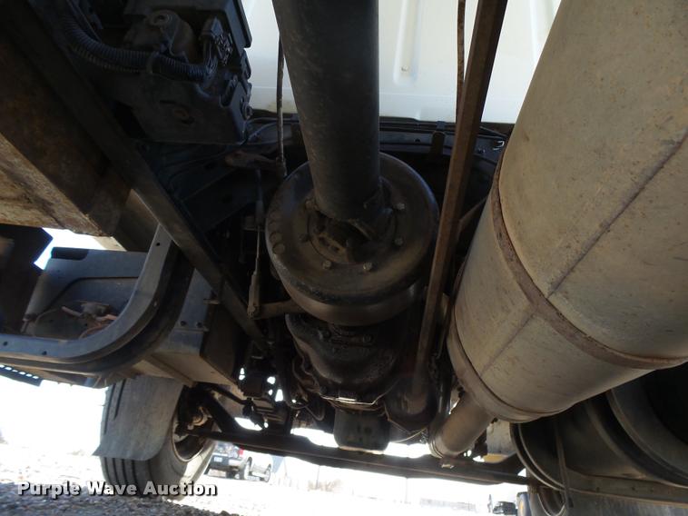 image for item DB1887 2001 International 4700 propane fuel truck