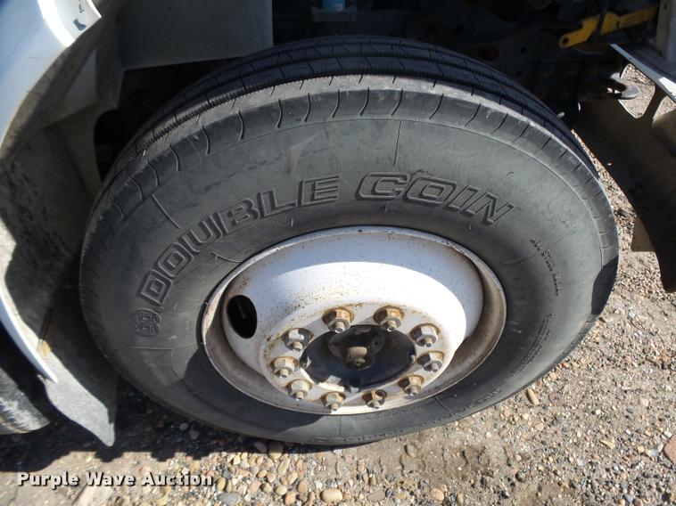 image for item DB1887 2001 International 4700 propane fuel truck